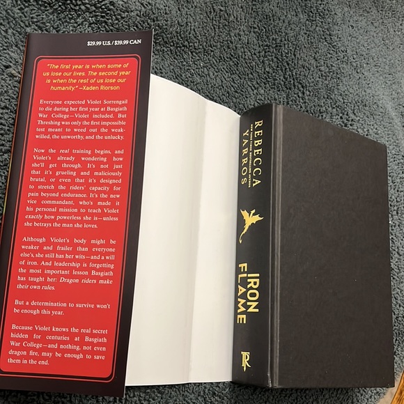 Iron Flame Rebecca Yarros Sprayed Edges Black First Edition Fourth Wing Book 2 - Picture 12 of 16